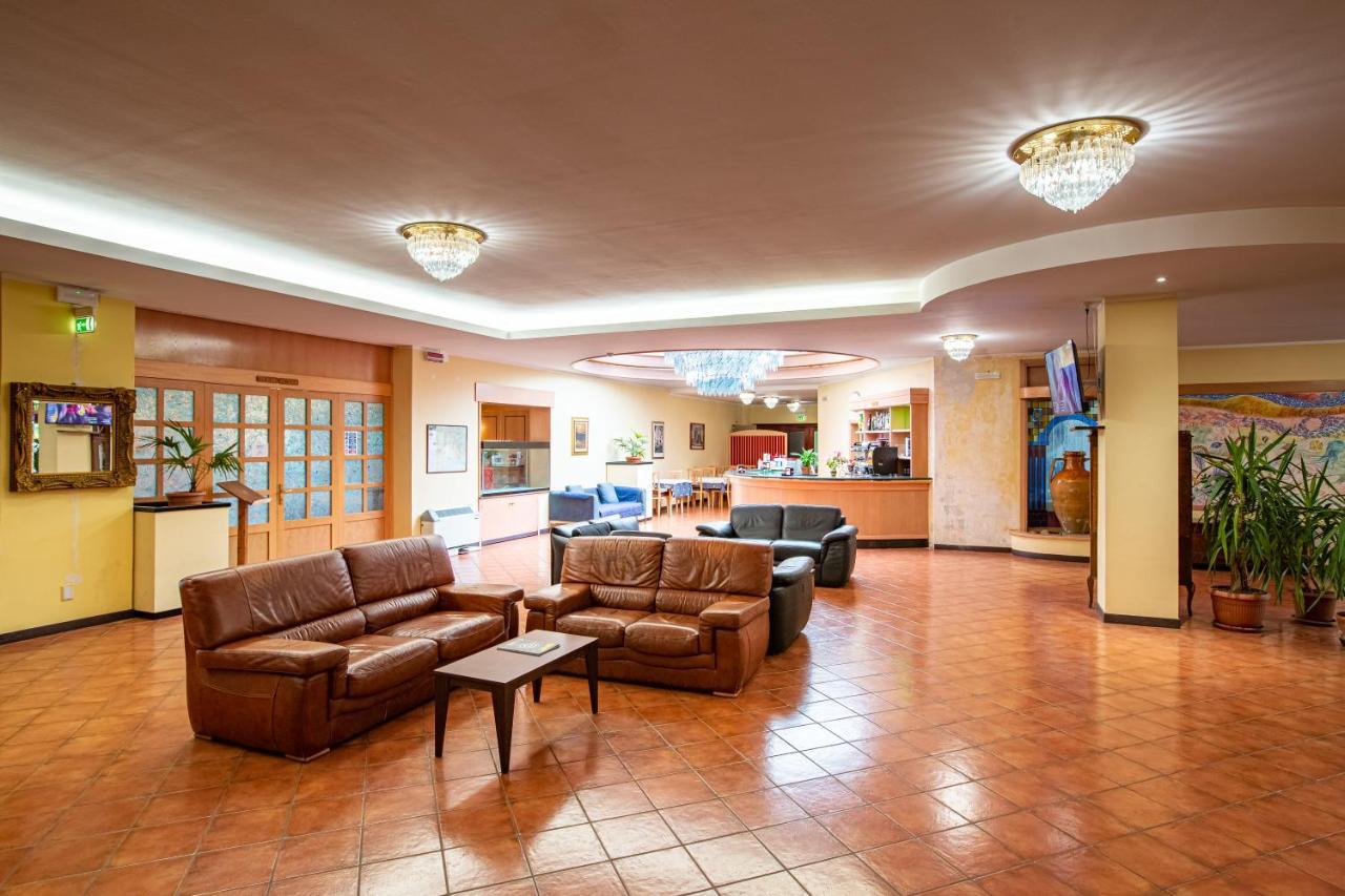 Hotel Villa Strassoldo "Ex Attianese Hotel Restaurant" Cervignano del Friuli Eksteriør bilde