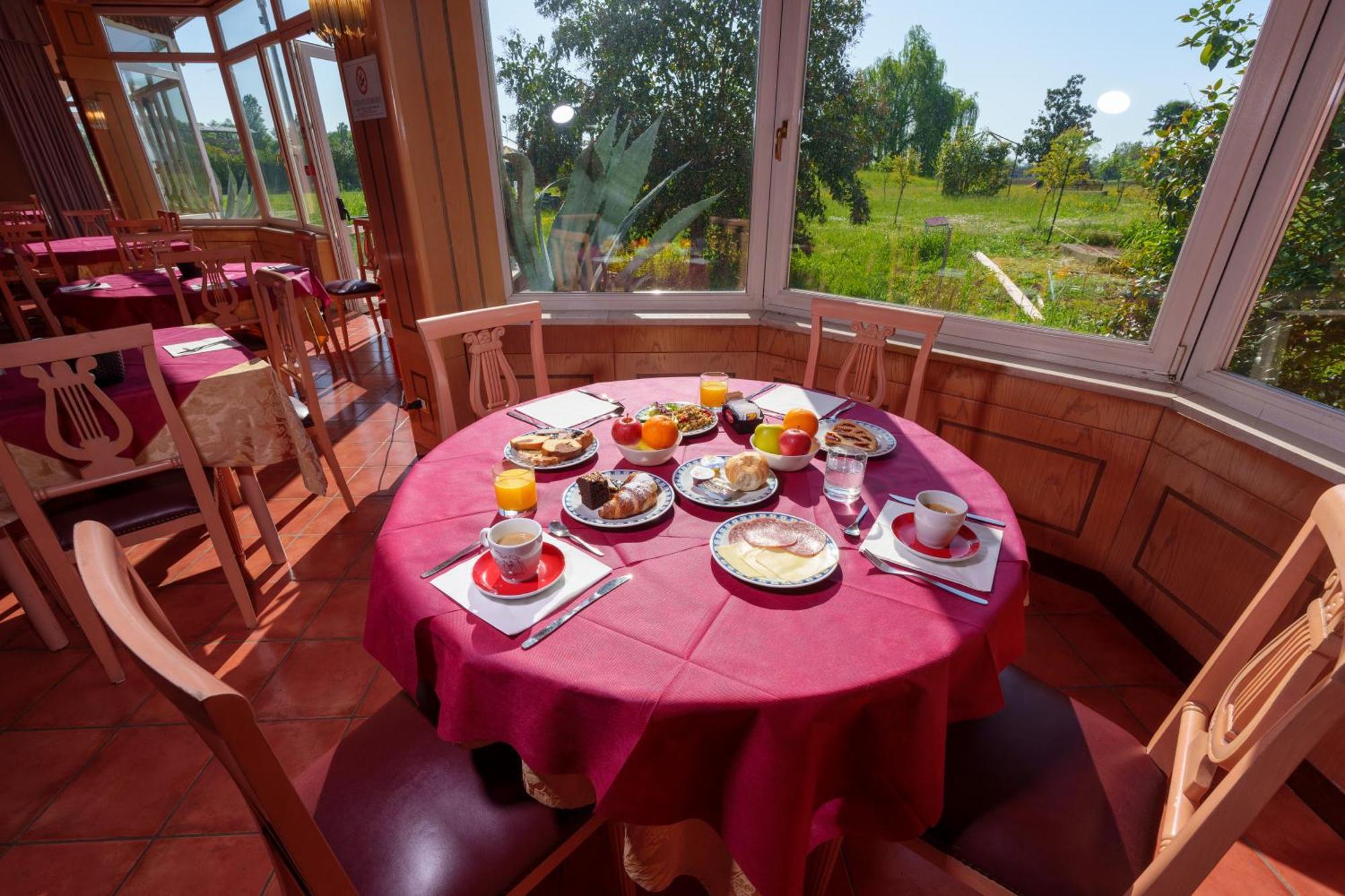 Hotel Villa Strassoldo "Ex Attianese Hotel Restaurant" Cervignano del Friuli Eksteriør bilde