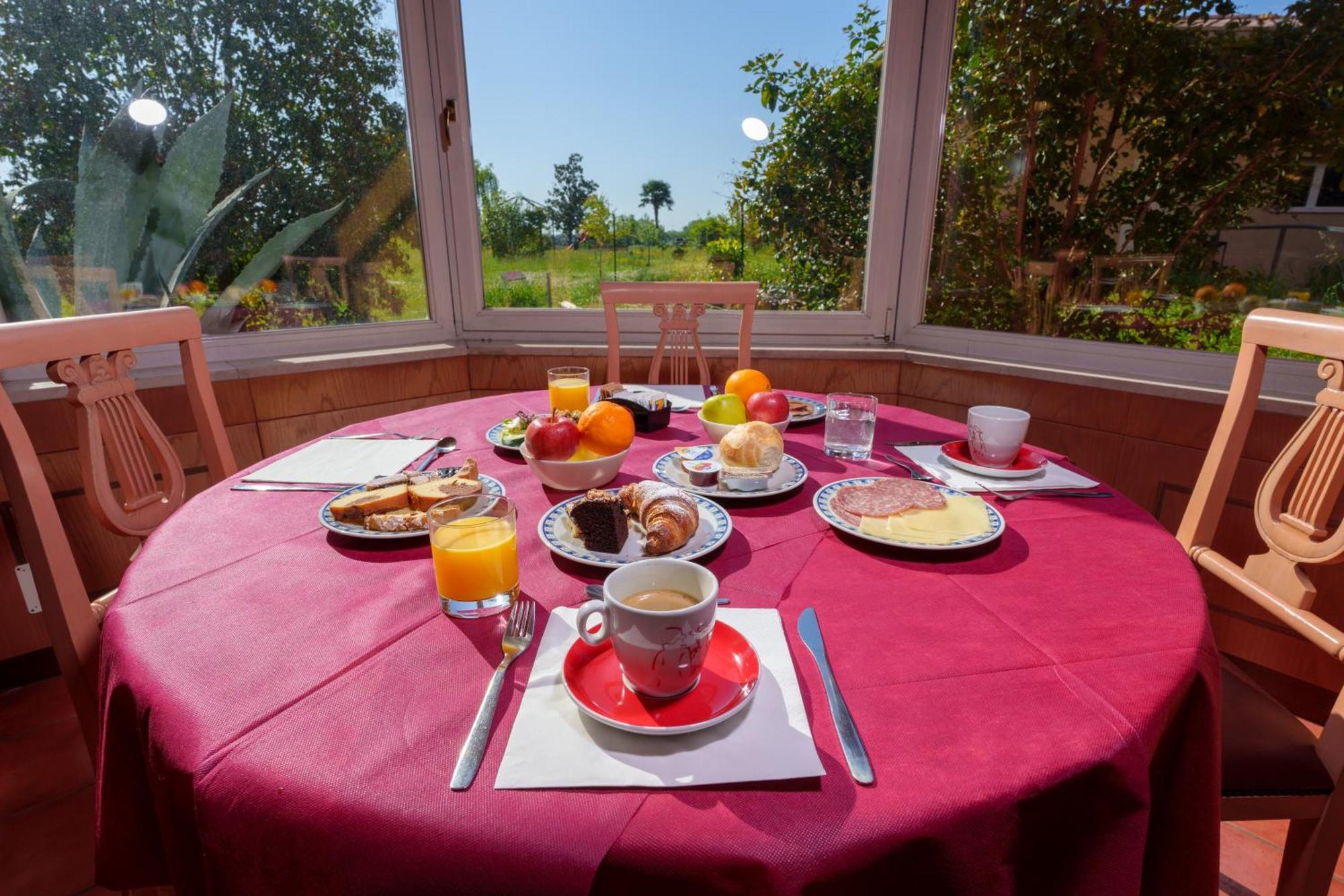 Hotel Villa Strassoldo "Ex Attianese Hotel Restaurant" Cervignano del Friuli Eksteriør bilde