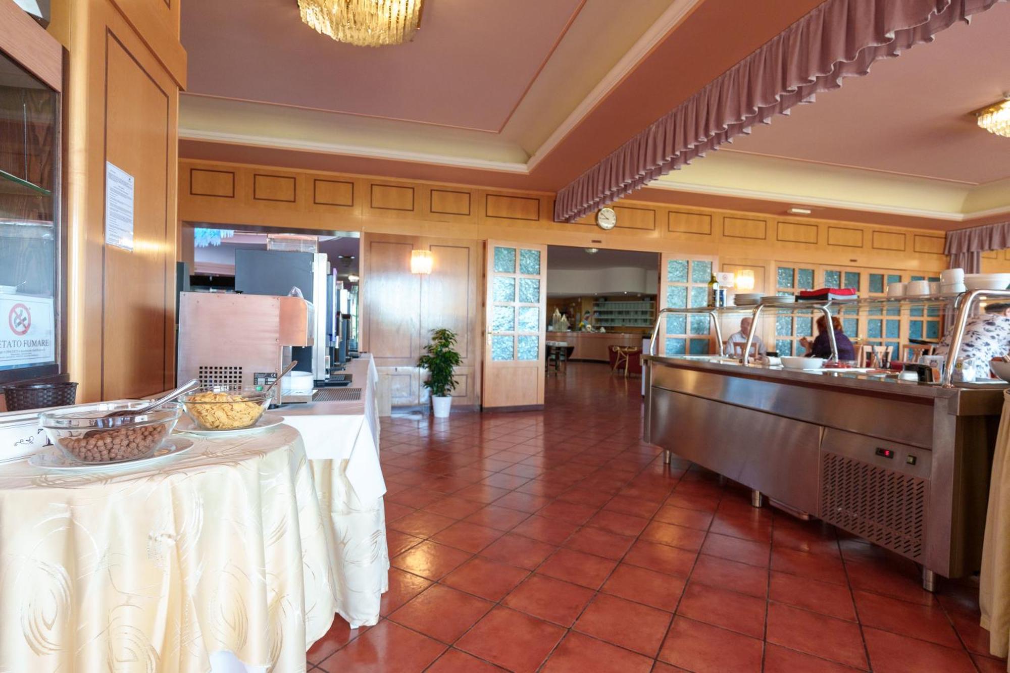 Hotel Villa Strassoldo "Ex Attianese Hotel Restaurant" Cervignano del Friuli Eksteriør bilde