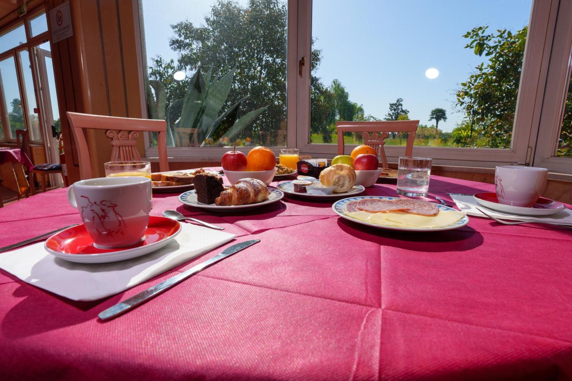 Hotel Villa Strassoldo "Ex Attianese Hotel Restaurant" Cervignano del Friuli Eksteriør bilde