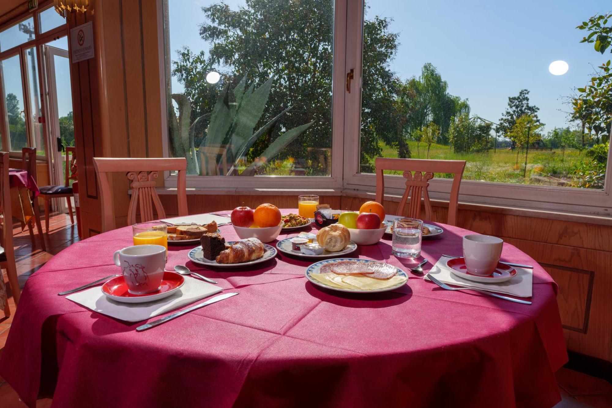 Hotel Villa Strassoldo "Ex Attianese Hotel Restaurant" Cervignano del Friuli Eksteriør bilde