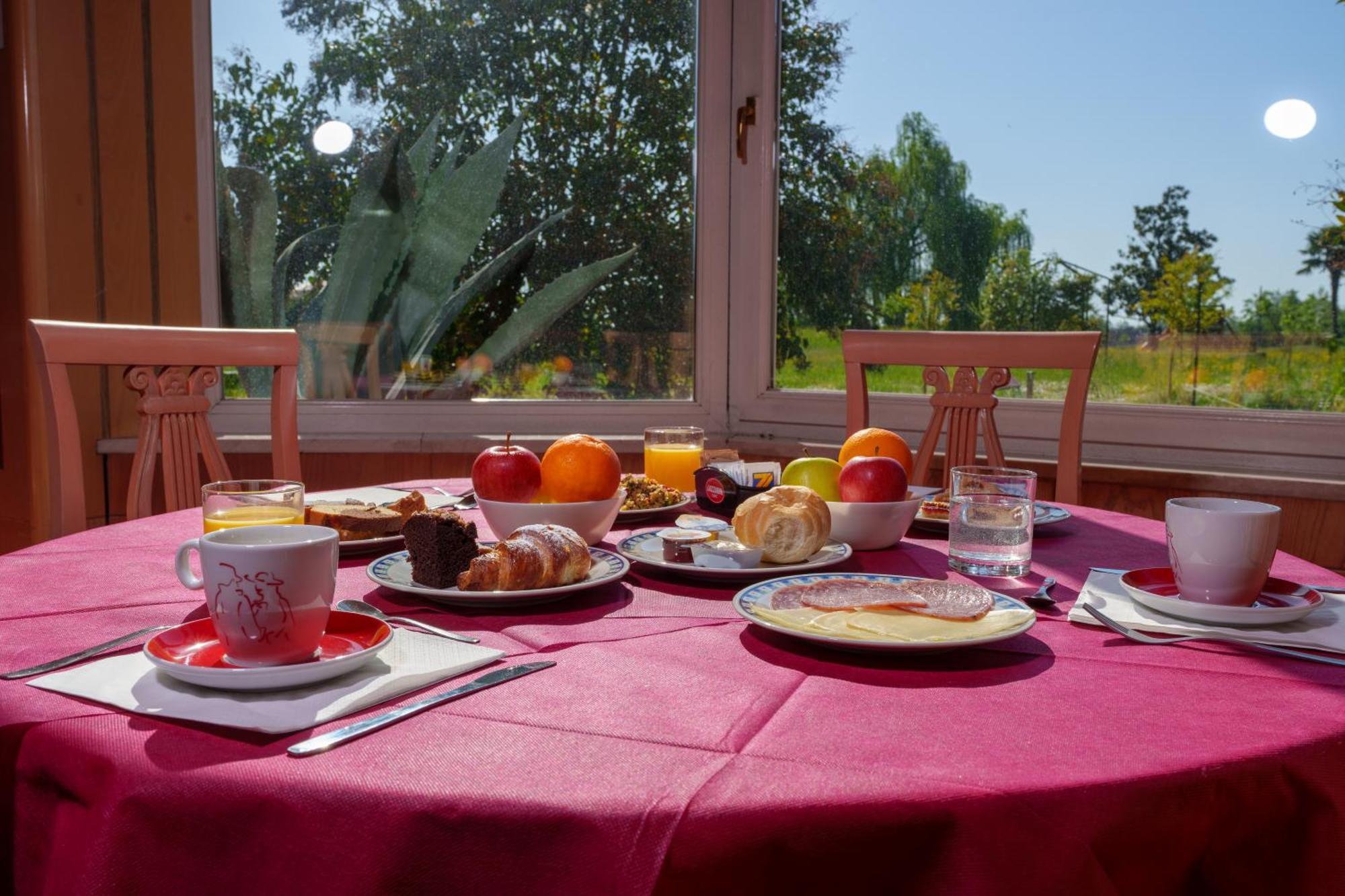 Hotel Villa Strassoldo "Ex Attianese Hotel Restaurant" Cervignano del Friuli Eksteriør bilde