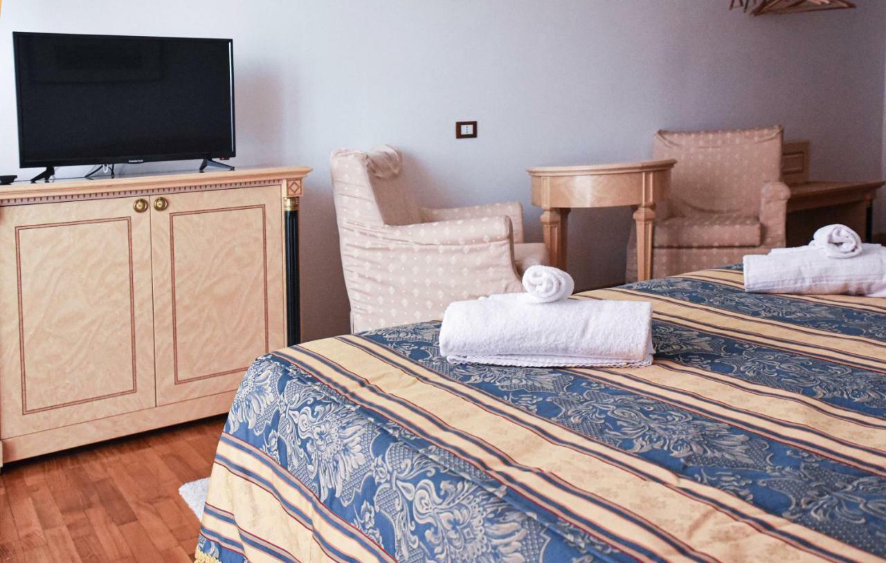 Hotel Villa Strassoldo "Ex Attianese Hotel Restaurant" Cervignano del Friuli Eksteriør bilde
